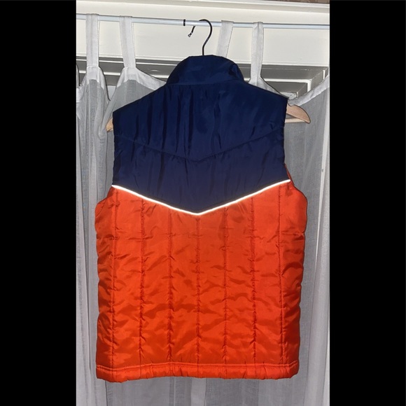 sleeveless coat - Picture 2 of 2